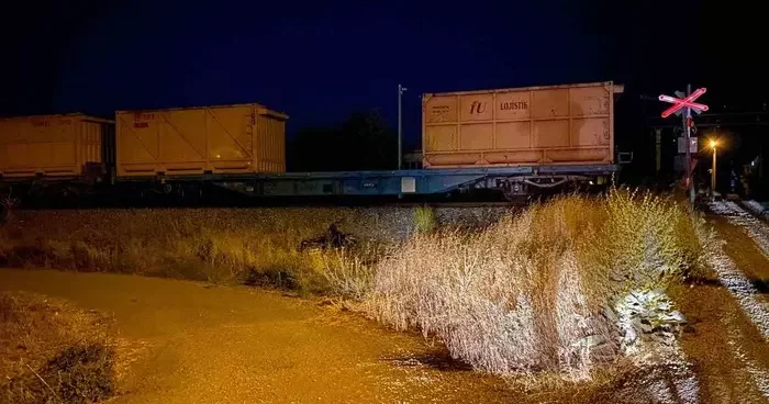 Hemzemin geçitte trenle çarpışan yaşlı motosiklet sürücüsü hayatını kaybetti