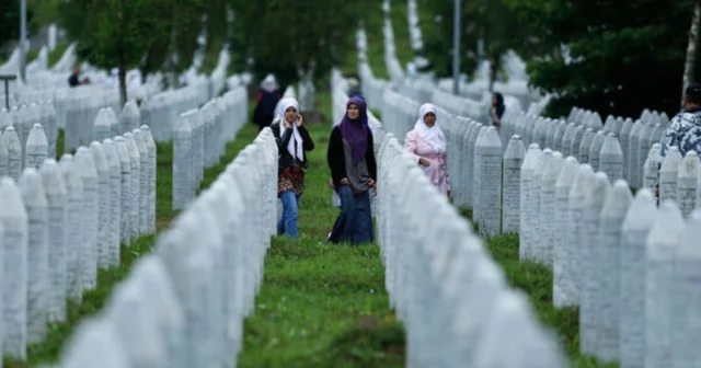 İstanbul da Srebrenitsa Boşnak Soykırımı Anma Yürüyüşü düzenlendi: Soykırım dün Bosna daydı bugün Gazze de İstanbul Haberleri