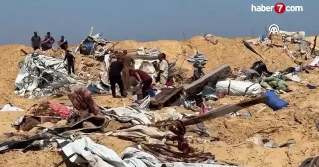 İsrail ordusu Gazze de mezarlıklar ile yerinden edilmiş Filistinlilerin sığındığı çadırları hedef aldı