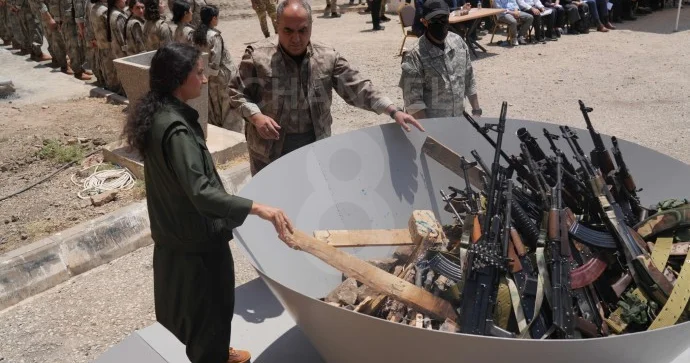 İşte PKK nin silah bırakma töreninden ilk fotoğraflar... Agos
