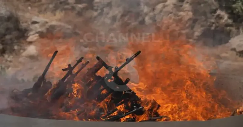Terör örgütü PKK silah bıraktı! Dünya basını böyle gördü!