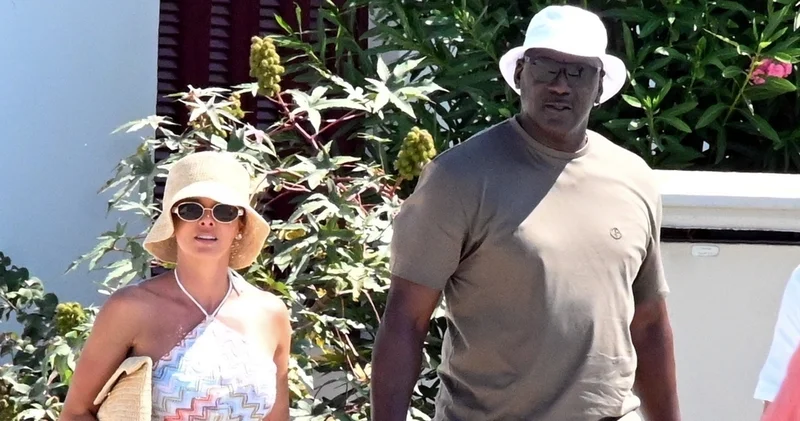 NBA efsanesi Michael Jordan, eşiyle Yunan adasında magazin haberleri