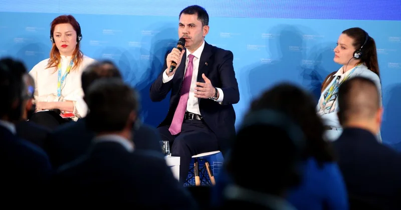 Bakan Kurum, Türkiye nin Asrın İnşa Seferberliği ni dünyaya anlattı