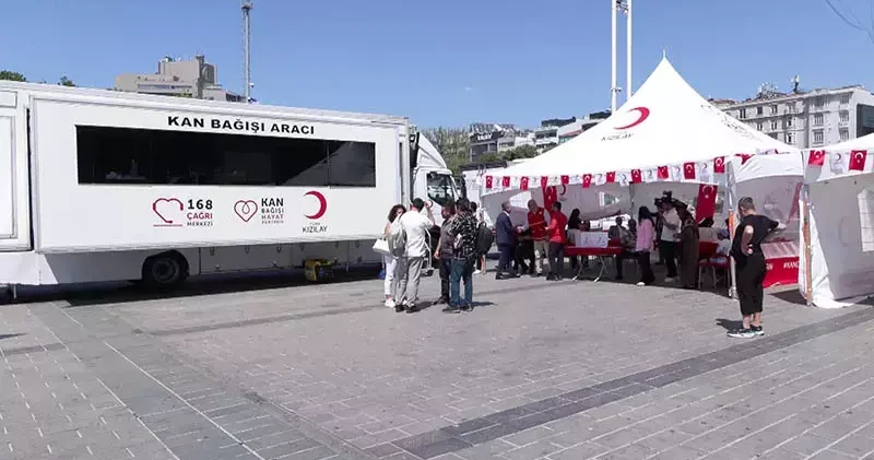 Taksim Meydanı nda 15 Temmuz Şehitleri anısına kan bağışı kampanyası başlatıldı