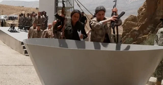 PKK lılar silahlarını ateşe verdi VİDEO İZLE