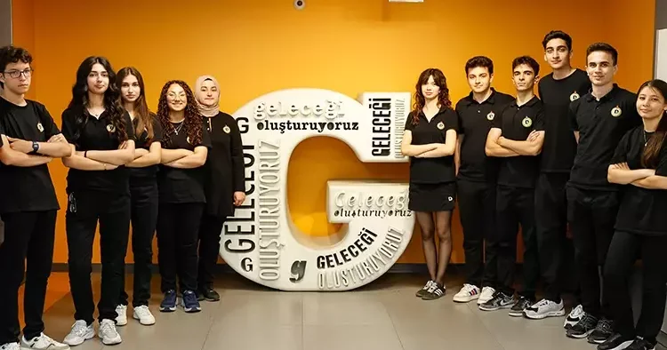 Türkiye de bir ilk olarak Demirören Medya ve Teknoloji Mesleki ve Teknik Anadolu Lisesi nde açıldı LGS’de yüzde 1’lik başarı dilimindeki öğrencilere burs