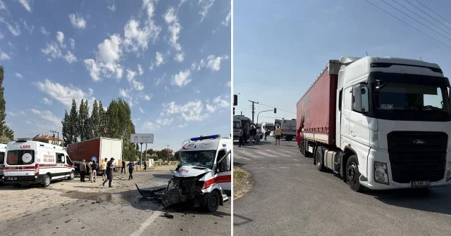 Ankara da hasta taşıyan ambulans ile tır çarpıştı: 5 yaralı Ankara Haberleri