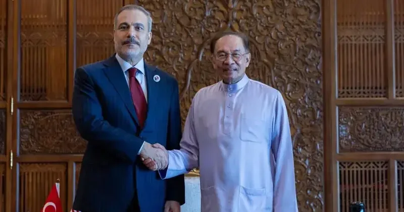 Bakan Fidan, Malezya Başbakanı Enver İbrahim ile görüştü