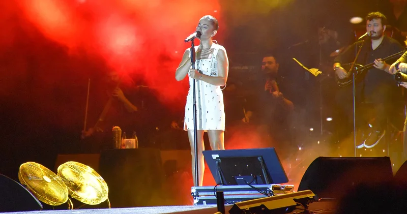 Kültür Yolu Festivali nde Merve Özbey rüzgarı
