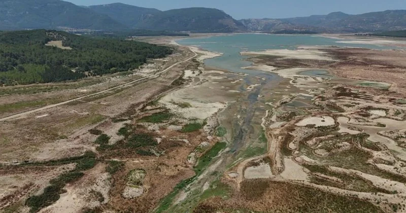 İzmir in su ihtiyacını karşılayan barajda alarm Son dakika haberleri