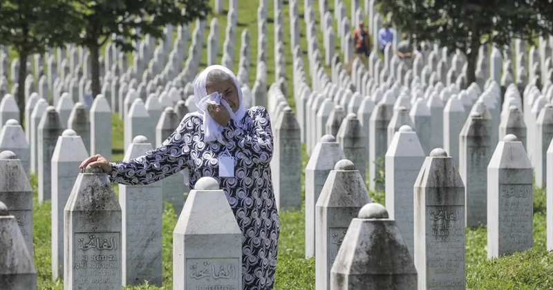 Avrupa da birçok ülke, Srebrenitsa Soykırımı nın 30. yılında kurbanları andı