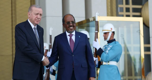 Cumhurbaşkanı Erdoğan Somali Cumhurbaşkanı’nı karşıladı VİDEO İZLE