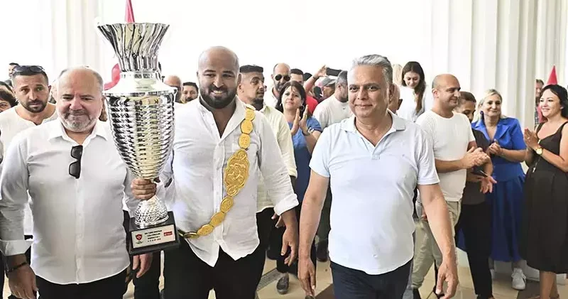 Başpehlivan Okulu ya, memleketinde görkemli karşılama