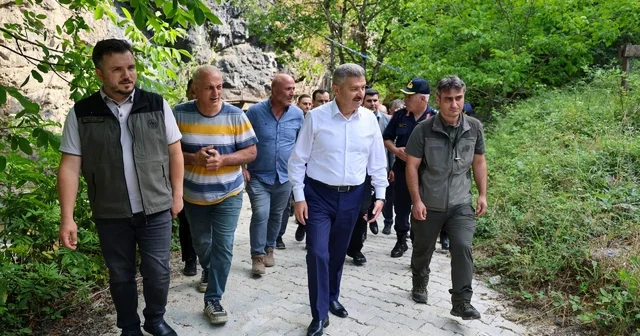 Artvin de dereye 5 bin kırmızı benekli alabalık yavrusu bırakıldı Artvin Haberleri