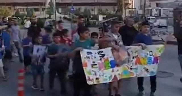 Kur an Kursu öğrencisi çocuklar Gazze için yürüdü: Bebekler ölmesin VİDEO İZLE