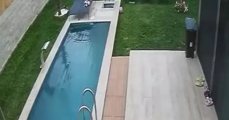6.1 lik Balıkesir depreminde havuz beşik gibi sallandı