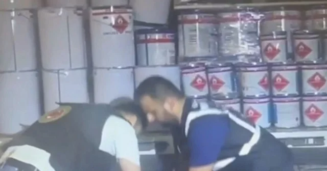 Kapıkule de bir tırda boya kutularına gizlenmiş 692 kilogram esrar ele geçirildi VİDEO İZLE