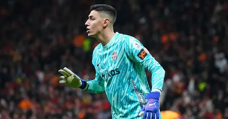 Transferde sürpriz! 40 milyon euro luk kalecinin yerine Berke yi istiyorlar