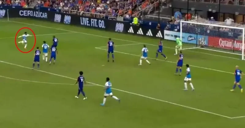 Takımı tek başına sırtlıyor! Galatasaray ın eski yıldızından inanılmaz gol