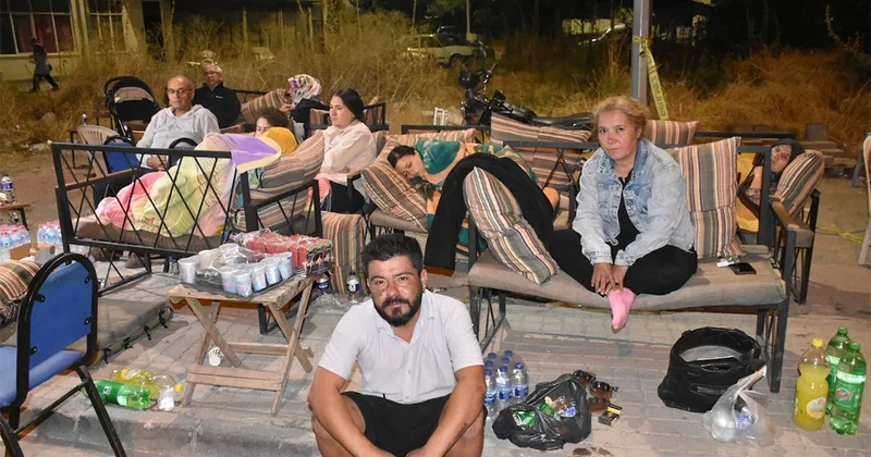 Deprem 10 ili etkiledi, halk geceyi sokakta geçirdi Sözcü Gazetesi