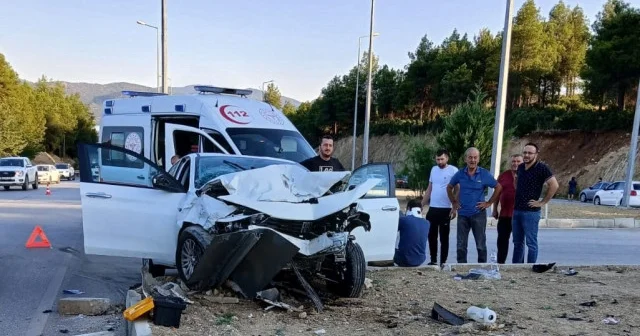Burdur da iki otomobil çarpıştı: Sürücüler yaralandı Gündem Haberleri