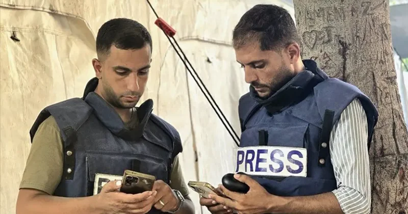 İsrail in ,gazetecilerin çadırına düzenlediği saldırıda 5 gazeteci şehit oldu