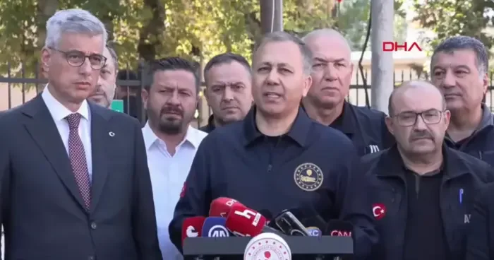 Son dakika Yaralıların durumu belli oldu! Sındırgı depremi sonrası bakanlar Balıkesir de: Artçıların sayısı 250 yi geçti