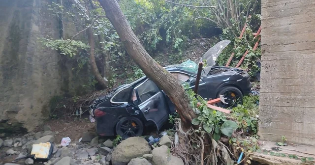 Otomobil köprüden uçtu; 1 çocuk öldü, 2 si çocuk 3 yaralı Samsun Haberleri
