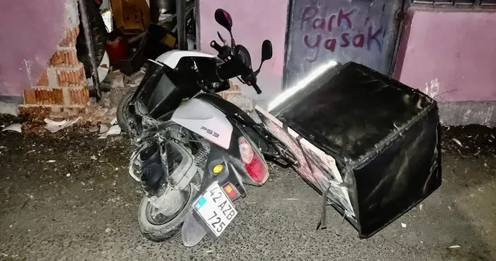 Kulu’da motosiklet duvara çarptı, sürücü yaralandı