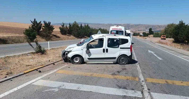 Hafif ticari araç takla attı: Aynı aileden 3’ü çocuk 5 yaralı