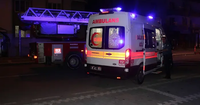 Yatarken içtiği sigara sonu oluyordu: Polisin dikkati faciayı önledi!