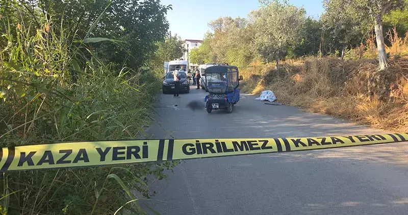 Yol ortasında duran 3 tekerlekli motosikletinde ölü bulundu