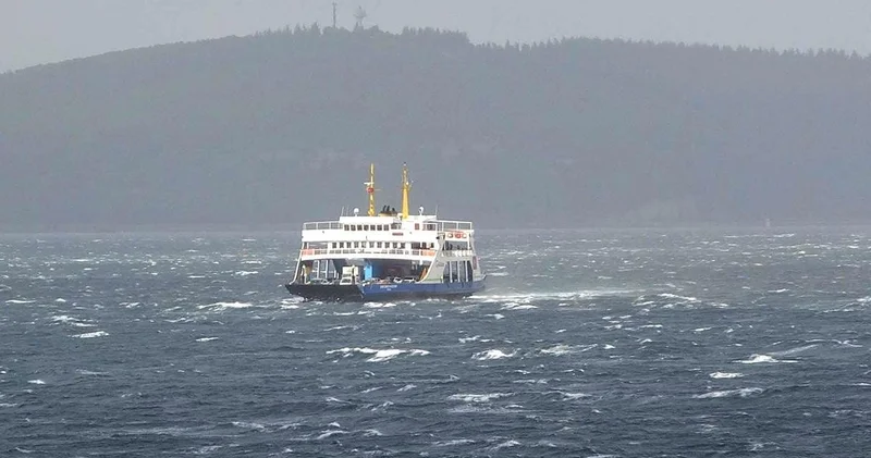 Olumsuz hava koşulları nedeniyle feribot seferleri iptal edildi