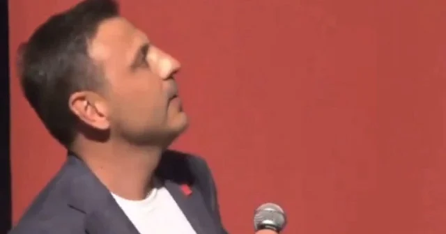 CHP li Özgür Çelik İmamoğlu nun afişi karşısında ceketini ilikledi VİDEO İZLE