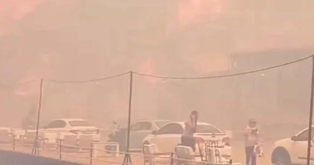 Çanakkale’de orman yangını yerleşim yerlerine ulaştı: Güzelyalı köyü tahliye edildi VİDEO İZLE
