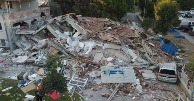 Balıkesir de deprem! Boyutu hava aydınlanınca ortaya çıktı!