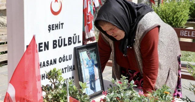 Eren Bülbül şehadetinin 8. yılında mezarı başında anıldı VİDEO İZLE
