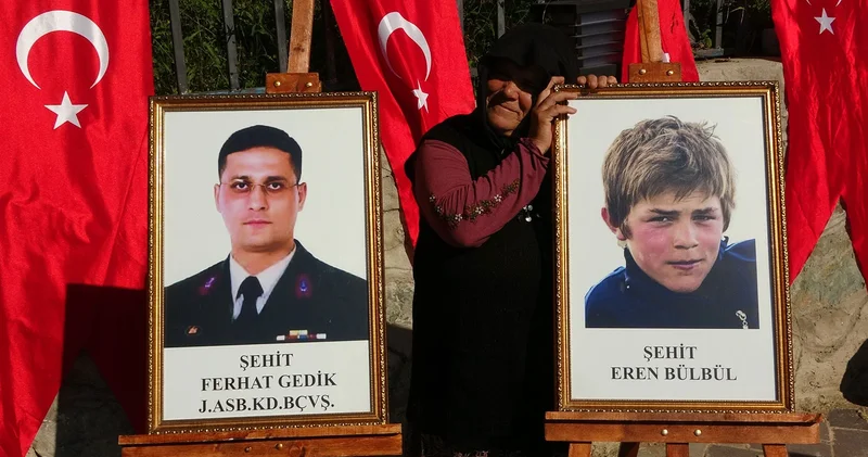 Bir annenin dinmeyen gözyaşının yıl dönümü: Şehit Eren Bülbül, mezarı başında anıldı