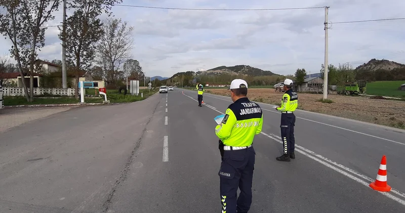 Bolu da trafik denetimlerinde ceza yağdı: 2 bin 233 araca idari para cezası