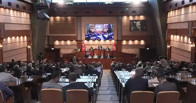 İBB Meclisi nde toplu taşımaya zam maddesi komisyonlara sevk edildi