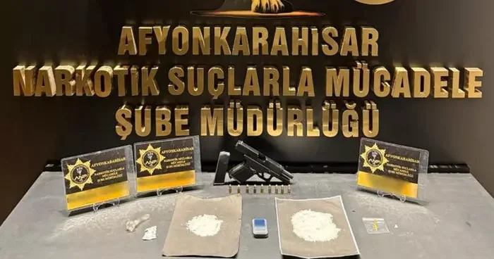 Uyuşturucu ve tabancayla yakalanan şahıs tutuklandı
