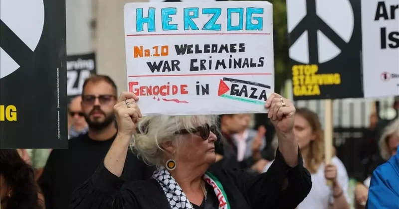 İsrail Cumhurbaşkanı Herzog Londra da protesto edildi: Savaş suçlusu tutuklanmalı