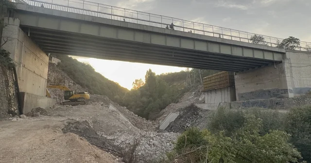 Bilecik te kent içi ulaşımı sağlayan Hamsu Köprüsü trafiğe kapatıldı Bilecik Haberleri