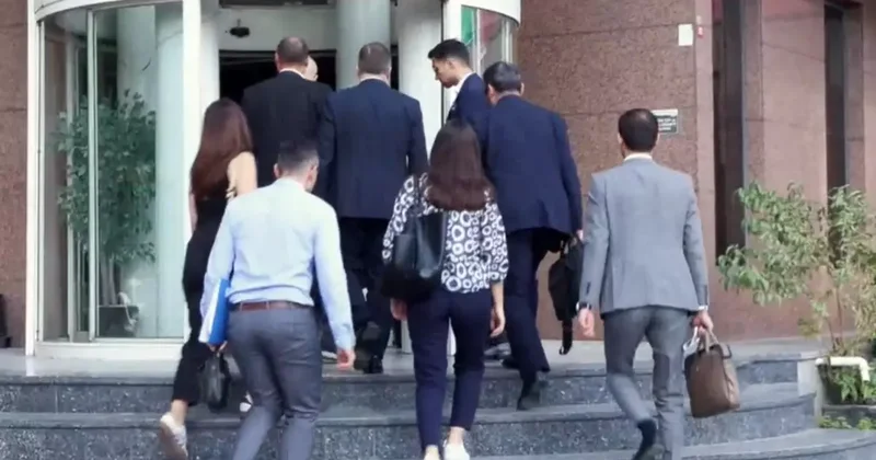 Kayyum heyeti, Can Holding binasına böyle giriş yaptı