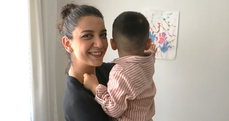 Ailesinden etkilenen genç kadın, bir çocuğa koruyucu anne oldu