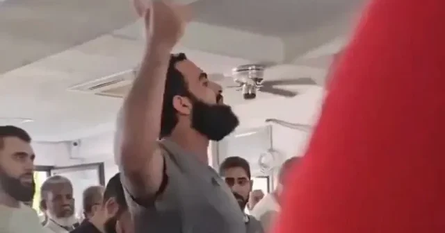 Cuma namazında Gazze için dua edilmeyince imama isyan etti: Allah tan kork be adam VİDEO İZLE