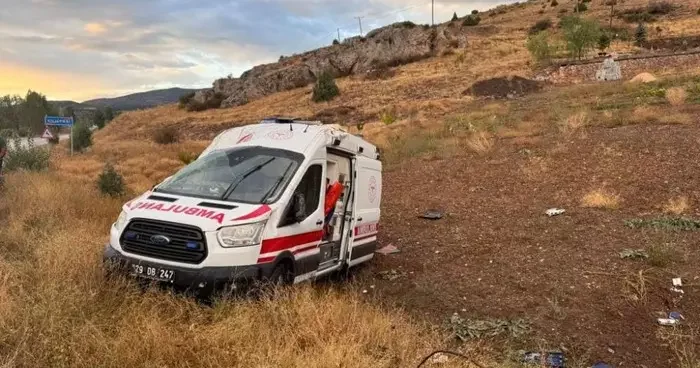 Gümüşhane’de ambulans takla attı: 3 sağlık personeli yaralandı