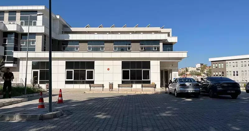 Eski sevgilisini tabancayla öldürüp, 2 kişiyi yaraladıktan sonra intihar etti