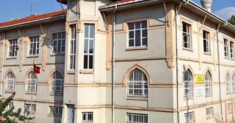 Tarihi Okulda Vandalizm: 3 Çocuk Yakalandı
