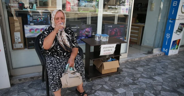 Ordu da bir işletmeciden yorulan vatandaşlara ücretsiz su ikramı Ordu Haberleri